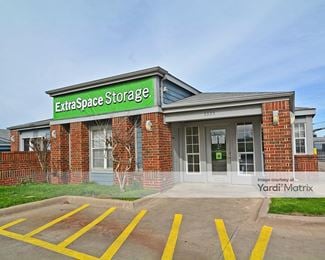 Photo 1 of Extra Space Storage - 3335 West Northwest Hwy, Dallas, TX