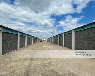 Photo 5 of Real Storage - 3420 East 14th Street, Plano, TX