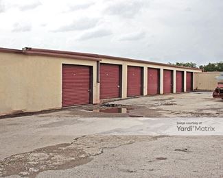 Photo 2 of A Mini Self Storage - 820 Lexington Drive, Plano, TX