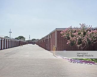 Photo 4 of Extra Space Storage - 3405 Coit Road, Plano, TX