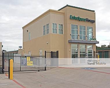 Storage Units for Rent available at 3813 Airport Fwy, Bedford, TX 76021