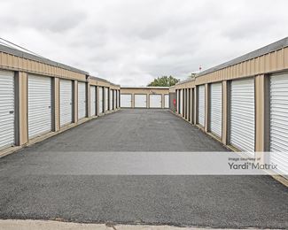 Photo 3 of Todd Self Storage - 731 West Debbie Lane, Mansfield, TX