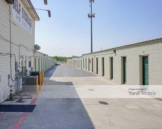Photo 2 of CubeSmart Self Storage - 2932 West Division Street, Arlington, TX