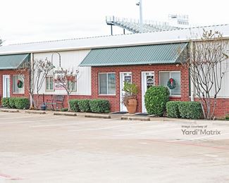 Photo 2 of Stadium Self Storage - 911 East Broad Street, Mansfield, TX