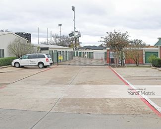 Photo 3 of Stadium Self Storage - 911 East Broad Street, Mansfield, TX