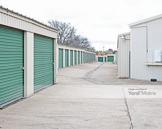 Photo 4 of Stadium Self Storage - 911 East Broad Street, Mansfield, TX