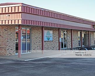 Photo 2 of Lakewood Shopping Center - 2304 West Park Row Drive, Pantego, TX
