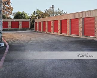 Photo 3 of Lakewood Shopping Center - 2304 West Park Row Drive, Pantego, TX