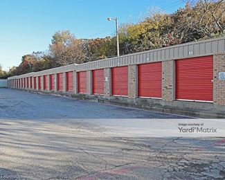 Photo 4 of Lakewood Shopping Center - 2304 West Park Row Drive, Pantego, TX