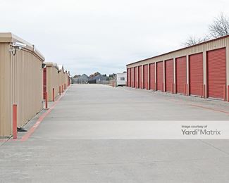 Photo 4 of Cornerstone Storage - 1627 West Henderson Street, Cleburne, TX