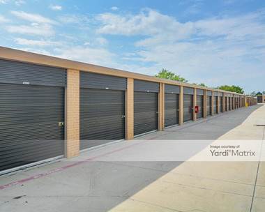 Storage Units for Rent available at 1040 West Sublett Road, Arlington, TX 76001