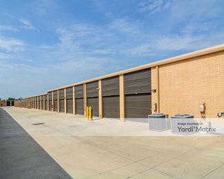 Photo 3 of Extra Space Storage - 1040 West Sublett Road, Arlington, TX