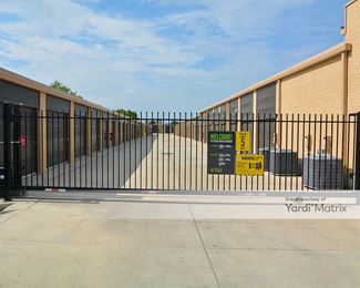 Photo 5 of Extra Space Storage - 1040 West Sublett Road, Arlington, TX