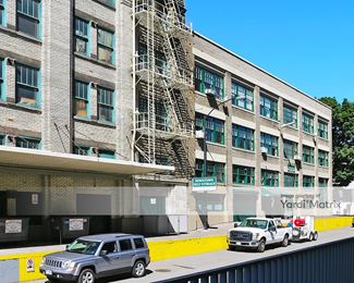 Photo 3 of Downtown Self Storage - 1305 NW Davis Street, Portland, OR