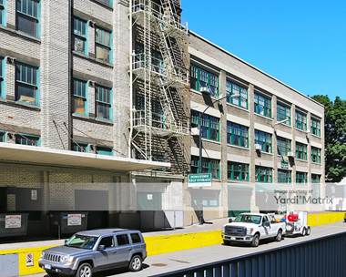 Storage Units for Rent available at 1305 NW Davis Street, Portland, OR 97209