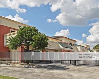 Photo 2 of Extra Space Storage - 8378 Culebra Road, San Antonio, TX