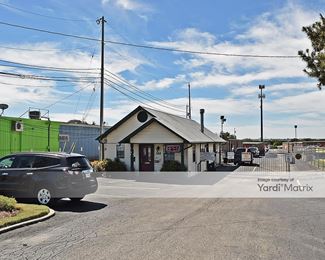 Photo 3 of Storage King USA - 868 South State Highway 46, New Braunfels, TX