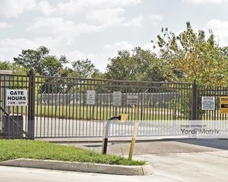 Photo 3 of CubeSmart Self Storage - 726 North Walnut Avenue, New Braunfels, TX