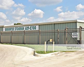 Photo 4 of CubeSmart Self Storage - 726 North Walnut Avenue, New Braunfels, TX