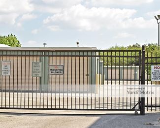 Photo 5 of CubeSmart Self Storage - 726 North Walnut Avenue, New Braunfels, TX