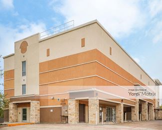 Photo 1 of Extra Space Storage - 19130 Stone Oak Pkwy, San Antonio, TX