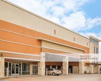 Photo 2 of Extra Space Storage - 19130 Stone Oak Pkwy, San Antonio, TX