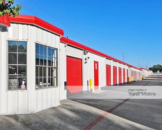 Photo 2 of iStorage - 4300 West Davis Street, Conroe, TX