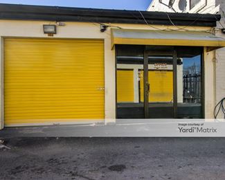 Photo 2 of Bellaire-Hillcroft Self Storage - 6117 Edgemoor Drive, Houston, TX