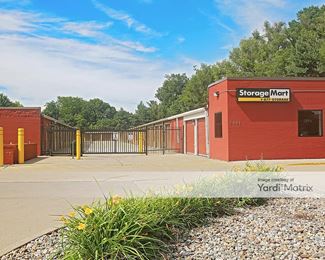 Photo 2 of StorageMart - 9821 Douglas Avenue, Urbandale, IA