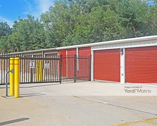 Photo 3 of StorageMart - 9821 Douglas Avenue, Urbandale, IA