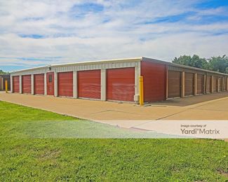Photo 4 of StorageMart - 9821 Douglas Avenue, Urbandale, IA