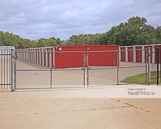 Photo 4 of StorageMart - 1750 East Army Post Road, Des Moines, IA