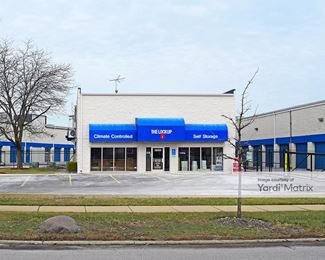 Photo 3 of Extra Space Storage - 3850 West Devon Avenue, Lincolnwood, IL