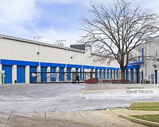 Photo 4 of Extra Space Storage - 3850 West Devon Avenue, Lincolnwood, IL