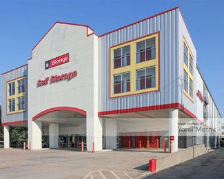 Photo 3 of iStorage - 3770 Center Street, Houston, TX