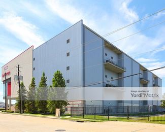 Photo 2 of iStorage - 10200 Katy Fwy, Houston, TX