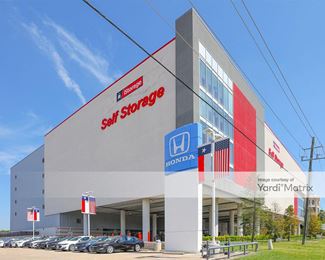 Photo 3 of iStorage - 10200 Katy Fwy, Houston, TX