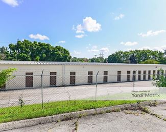 Photo 3 of 10 Federal Storage - 2001 Grand Avenue, West Des Moines, IA