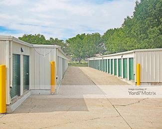 Photo 4 of StorageMart - 10135 Hickman Court, Clive, IA