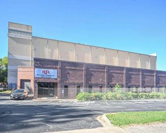 Photo 2 of Extra Space Storage - 604 West Morehead Street, Charlotte, NC