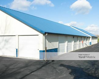 Photo 2 of Village Storage - N48w36205 East Wisconsin Avenue, Oconomowoc, WI