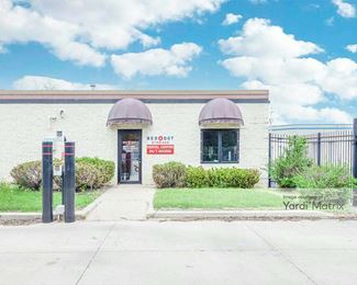 Photo 2 of Storage Rentals of America - N14 W24789 Bluemound Road, Pewaukee, WI