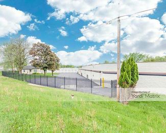Photo 3 of Storage Rentals of America - N14 W24789 Bluemound Road, Pewaukee, WI