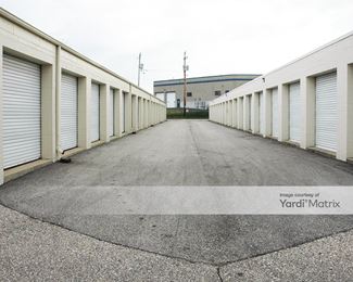 Photo 4 of Storage Rentals of America - N14 W24789 Bluemound Road, Pewaukee, WI