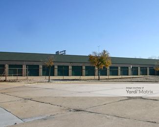 Photo 3 of Devon Self Storage - 2922 South 5th Court, Milwaukee, WI