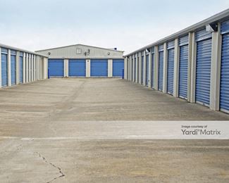 Photo 3 of Regal Storage - 1053 FM 2004, Lake Jackson, TX