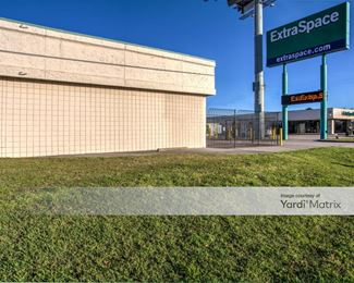Photo 2 of Extra Space Storage - 25690 Interstate 45, Woodlands, TX