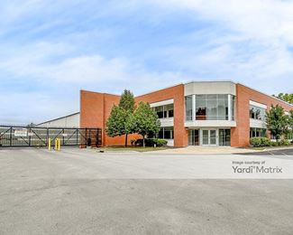 Photo 4 of StorageMart - 2601 South Moorland Road, New Berlin, WI
