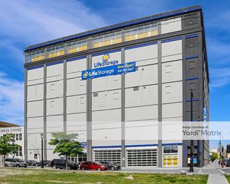 Photo 1 of Extra Space Storage - 420 West St. Paul Avenue, Milwaukee, WI