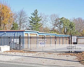 Photo 4 of Kaiser Storage - 311 West Oak Lane, Glenolden, PA